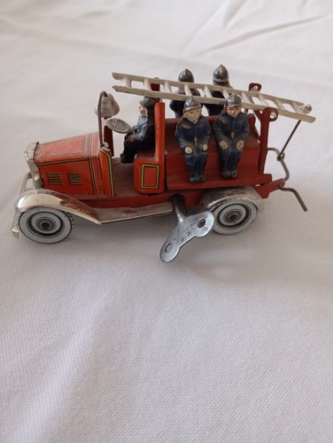 Feuerwehrauto zum aufziehen - aufziehen,