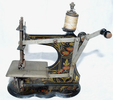 Alte kleine Kindernähmaschine