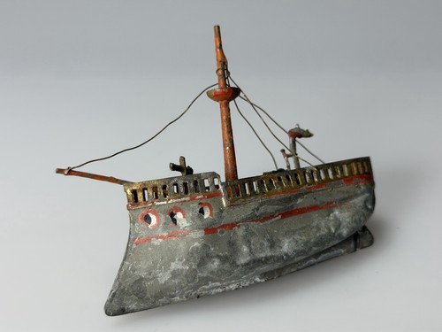 Antikes blech kriegs schiff - blech,